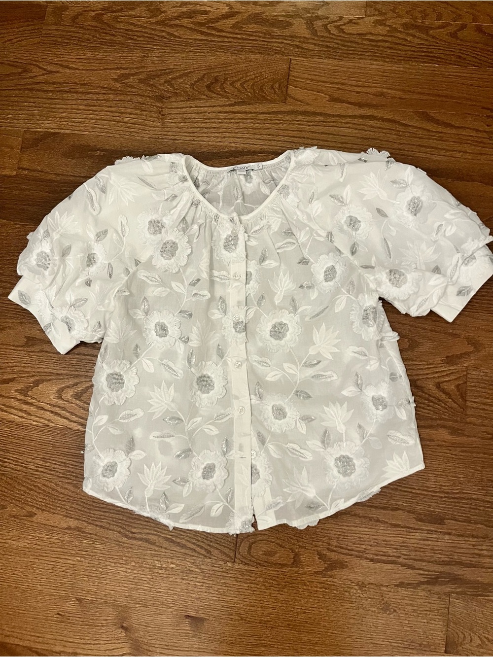 Chicos White Floral Embroidered Button-Front Blouse Chicos Size 0 NWOT